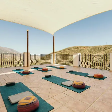 All Inclusive Luxurious Coliving La Kookaburra Хостел Коин