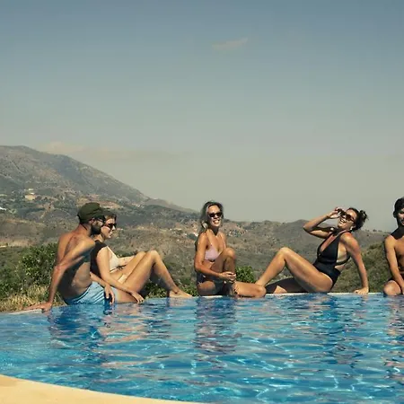 All Inclusive Luxurious Coliving La Kookaburra Хостел
