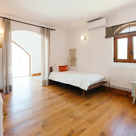 Хостел All Inclusive Luxurious Coliving La Kookaburra Коин