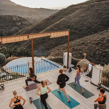 All Inclusive Luxurious Coliving La Kookaburra Хостел Коин