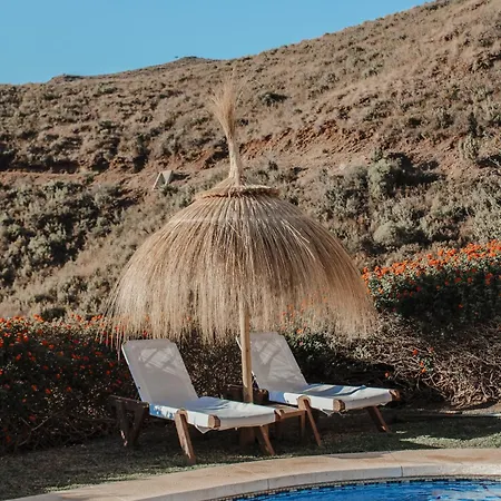 All Inclusive Luxurious Coliving La Kookaburra Хостел