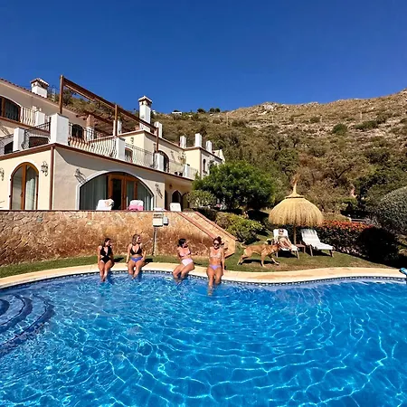 All Inclusive Luxurious Coliving La Kookaburra Хостел *