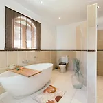 All Inclusive Luxurious Coliving La Kookaburra Coín