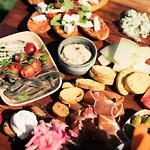 All Inclusive Luxurious Coliving La Kookaburra Hostel *