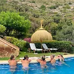 Hostel All Inclusive Luxurious Coliving La Kookaburra Coín