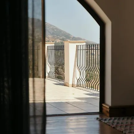 All Inclusive Luxurious Coliving La Kookaburra