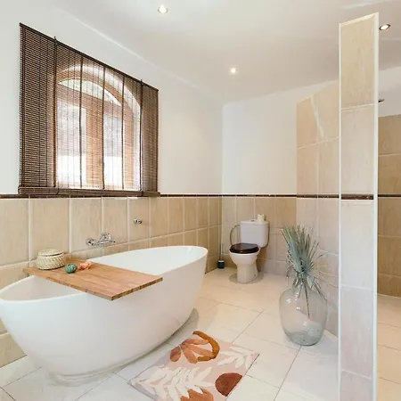 All Inclusive Luxurious Coliving La Kookaburra Coín